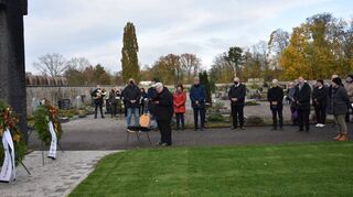 Klaus Rein, Pfarrer von St. Michael, und Bürgermeister Helmut Glanzner hielten die Ansprachen beim Gedenken zum Volkstrauertag.