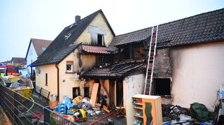 Bei einem Gebäudebrand am Freitagmorgen kamen zwei Menschen ums Leben.