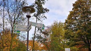Entlang der Weschnitz gibt es gute Verbindungen für Radfahrer in West-Ost-Richtung. Die Beschilderung weist etwa auf Wege nach Bürstadt, Bensheim und Lorsch hin. Radler sehen aber Verbesserungsbedarf auf der Nord-Süd-Achse.