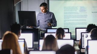Damit Schüler mit den technischen Herausforderung an ihrem späteren Arbeitsplatz zurechtkommen, sollen Schulen besser ausgestattet werden.