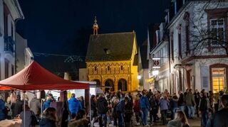 Die „Stadt der Lichter“ zog viele Besucher vor allem ins Freie. Dort gilt das Ansteckungsrisiko als vergleichsweise gering.