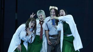 Das „Rheingold“-Ensemble ist fantastisch: Leigh Melrose als Alberich (Zweiter von rechts) sticht besonders hervor.