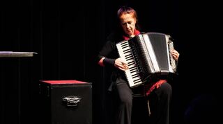 „Mehr Tango geht nicht“: Cordula Sauter spürte in ihrem Programm im Parktheater dem Künstler Astor Piazzolla nach.