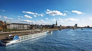 Düsseldorf, vom Rhein aus gesehen.