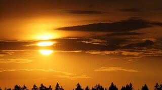 Wenn die Schule zu Ende ist, sehen die meisten Schüler die Sonne nur kurz – beim Untergehen.