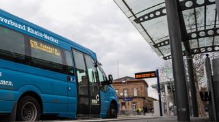 Am Bahnhof werden bislang die beiden Stadtbuslinien geteilt. Aus Sicht des Netzwerks „Bergstraße.mobil“ ist dies problematisch. Das Netzwerk plädiert stattdessen für einen Linienwechsel an den Rändern der beiden Streckenführungen.