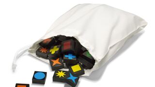 Die Ausstattung mit handlichen Holzsteinen ist übersichtlich.