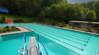Das Lindenfelser Freibad muss dringend saniert werden. Die Maßnahme wird teuer, deshalb muss die Stadtpolitik entscheiden, wie es weitergehen soll.
