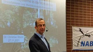 Der Vegetationsökologe Dr. Christian Storm referierte auf Einladung des Netzwerks Bergsträßer Wald und des Nabu Seeheim-Jugenheim über „Waldökosysteme in der Klimakrise“.
