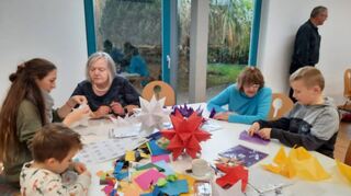 Der Odenwaldklub Bensheim hatte Familien zu einer Wanderung mit anschließendem Bastelnachmittag in Gronau eingeladen.