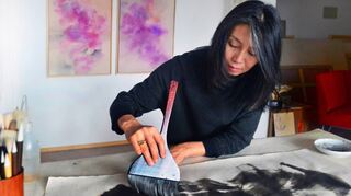 Die japanischen Künstlerin Mitsuko Hoshino lebt und arbeitet in Heidelberg.