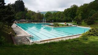 Das Lindenfelser Freibad soll in den nächsten Jahren saniert werden. Für 2022 stehen eine Million Euro im städtischen Investitionsplan.