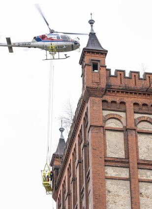 Denkmalretter waren per Hubschrauber an der Hildebrandschen Mühle in Weinheim im Einsatz.