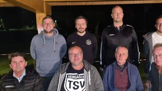 Das Vorstandsteam des FC 07 Bensheim wurde bei der Mitgliederversammlung im Amt bestätigt. Unser Bild zeigt sitzend (v.l.) Uli Albrecht (Sportlicher Leiter), Michael M. Hagn (Geschäftsführer), Hans Sokoll (Jugendleiter) und Bernd Gast (Rechner) sowie stehend (v.l.) Markus Franke (Alte Herren), Daniel Ehret (2. Rechner), Daniel Montag (stellvertretender Sportlicher Leiter) und Manuel Bruckdorfer (Schriftführer).