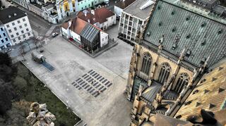Schwindelerregend: der Blick von der Außengalerie auf den Domplatz.