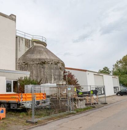 Jede Menge Bauprojekte stehen 2022 in Einhausen an: (o.v.l.) Der Schulsteg soll abgerissen und durch einen Neubau ersetzt werden, auf dem Grundstück Marktplatz 12 soll ein Ärzte- und Wohnhaus entstehen, am Standort Ludwigstraße 13/17 ein Wohnkomplex. (u.v.l.) Der Faulturm soll für eine neue Halle weichen, das Haus Peterstraße 18-20 für ein Gebäude mit Sozialem Wohnraum. Neben dem Wohngebiet Im Knippel wird aktuell die neue kommunale Kita gebaut.