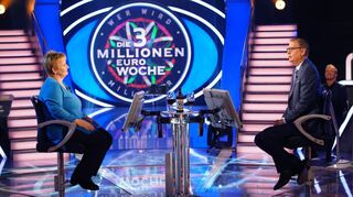 Anja Beyer auf dem Ratestuhl bei Günter Jauch in der „Drei-Millionen-Euro-Woche“ der Quizsendung.