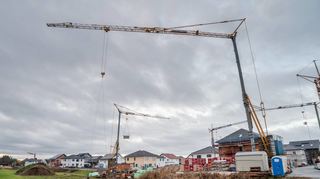 Im neuen Wohngebiet im Knippel wird noch immer kräftig gebaut. Die Gemeinde beantwortete jetzt eine Anfrage der Grünen zu den Verkaufspreisen.