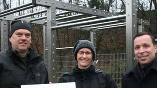 LCO-Vorsitzende Claudia Specht (M.) bedankte sich bei Dirk Sander (l.) und Torsten Wienold.