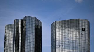 Die Aktien von Deutscher Bank (im Bild deren Zentrale in Frankfurt) und Commerzbank erlebten zum Jahresstart einen positiven Trend.