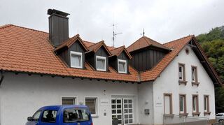 Etwa 20 Bewohner hat das Lindenfelser Heim Lebensburg, viele davon leiden an Demenz. Die Pfleger kennen die richtigen Wege, mit ihnen zu kommunizieren.