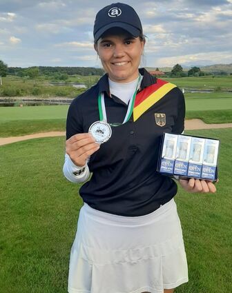 Helen Kreuzer hat in ihrer jungen Golf-Karriere schon einige Titel geholt (wie hier beim Weltranglistenturnier 2020 in München), nun wurde sie zu Bensheims „Sportlerin des Jahres 2021“ gewählt.