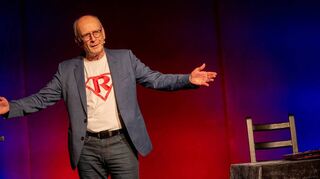 Kabarettist Stefan Reusch gastierte mit seinem Programm „Reusch rettet 2021“ im Theater Mobile in Zwingenberg.