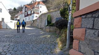 Für Fußgänger ist der Weg zur Starkenburg auch während der einjährigen Sanierungsarbeiten frei. Für Autofahrer oder Busreisende gibt es aber erhebliche Einschränkungen.