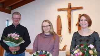Tom Schmies ist neuer Leiter der Stephanus-Kita. Verabschiedet wurde seine Vorgängerin Nicola Beecken (r.), neu im Team ist Erzieherin Sandra Held.