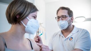 Die Nachfrage nach der Corona-Auffrischungsimpfung hat inzwischen auch bei dem Heppenheimer Arzt Michael Reich abgenommen.
