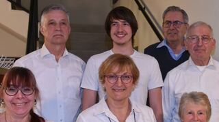 Der Vorstand der Turnabteilung mit Bärbel Fritz, Cony Schumacher, Dorothea Still, Helmut Schumacher, Moritz Weber, Rolf Rückert und Dieter Schwerdt.