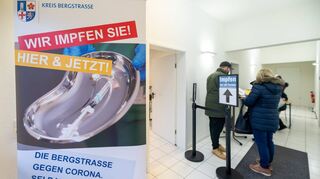 Die Zahl der Impfungen in den drei regionalen Zentren des Kreises – wie hier bei Infectopharm in Heppenheim – geht zurück. Die Bergsträßer Ärzte impfen dagegen mehr.