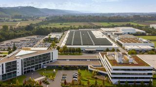 Das Werk von Dentsply Sirona in Bensheim. Das Unternehmen hat Tochterunternehmen in Russland und in der Ukraine.