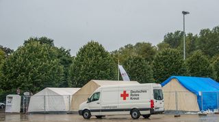 Schon 2015 wurde auf dem Festplatz ein Zeltdorf für Geflüchtete eingerichtet. Nun könnten dort ebenfalls wieder Unterkünfte für Menschen aus der Ukraine entstehen. Der Stadt liegt eine Anfrage vor, ob es aber tatsächlich so kommt, steht noch nicht fest.