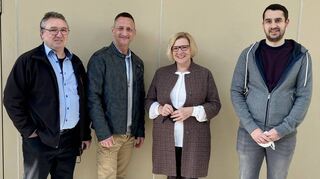 Rolf Degenhardt, Dennis Hinzpeter und Lukas Volk (von links) mit der neuen Kreisvorsitzenden Birgit Heitland.