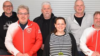 Der Vorstand der Tvgg-Handballer mit v.l. Jörg Schwind, Dirk Jochem, Dieter Petermann, Yvonne Höbel, Reinhold Wild und Thomas Jochem.