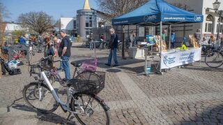 Gut besucht war der Gebrauchtradmarkt des ADFC auf dem Benediktinerplatz in Lorsch.