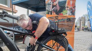 Zahlreiche Besitzer von E-Bikes hatten sich für die Codierungsaktion am ADFC-Stand angemeldet.