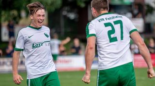Joshua Rettig (links) kann am Sonntag wieder für Gruppenliga-Tabellenführer VfR Fehlheim auflaufen und soll zu einem Erfolgs-erlebnis im Spitzenspiel gegen den VfR Groß-Gerau beitragen.