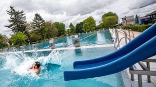 Die Heizungsanlage des Schwimmbads sei alles andere als optimal, gab die erste Stadträtin Christine Bender zu. Eine bessere Lösung gebe es auf die Schnelle allerdings nicht.