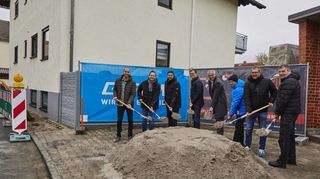 Vertreter der Firma Klenk, der GGEW und der Gemeinde Alsbach-Hähnlein beim Spatenstich für den Glasfaserausbau in Hähnlein und Sandwiese.