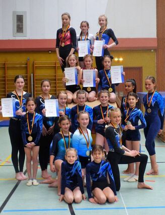 Zahlreiche Urkunden und Medaillen gab es für die Teilnehmerinnen der TSV Auerbach an der Turn-Gaumeisterschaft in Lampertheim.