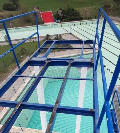 Der Lindenfelser Sprungturm im Freibad wird saniert.
