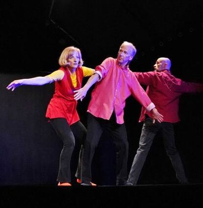 Das Tanztheater-Ensemble des Zwingenberger Theaters Mobile besteht seit 40 Jahren. Unser Bild entstand bei der Premiere des Stücks „Inbetween“ im Jahre 2019.