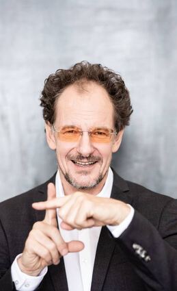 Chin Meyer trat im Lorscher Theater Sapperlot auf.