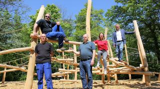 Bürgermeister Rainer Burelbach mit Jeannine Mader von der Tourist-Info, Matthias May, Markus Jung und Rainer Lugert vom Bauhof (von rechts).