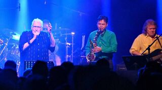 Im Musiktheater Rex stand die legendäre Band Colosseum um ihren Sänger Chris Farlowe – mit 81 Jahren der „Opa unter den Senioren“ – auf der Bühne.