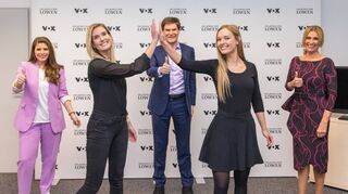 Géraldine Ulrichs (2.v.l.) und Janine Weirich (2.v.r.) mit den Löwen Sarna Röser (l.), Dagmar Wöhrl (r.) und Carsten Maschmeyer.