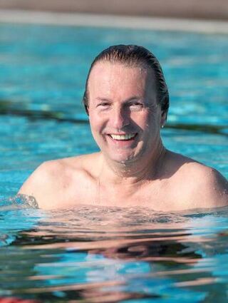 Der Einhäuser Udo Dreißigacker war als erster Schwimmer im Wasser.