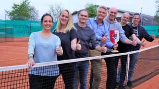 Bei der Jahreshauptversammlung des Tennisclubs Zwingenberg standen Ergänzungswahlen auf der Tagesordnung. Unser Bild zeigt den Vorstand mit (v.l.) Beisitzerin Carina Viloria, Kassenwartin Karoline Faber, zweitem Vorsitzenden Josef Kreuziger, Vorsitzendem Ralph Johann, Sportwart Jan Sartorius, Beisitzer Andi Schranz und Schriftführer Frank Weber.